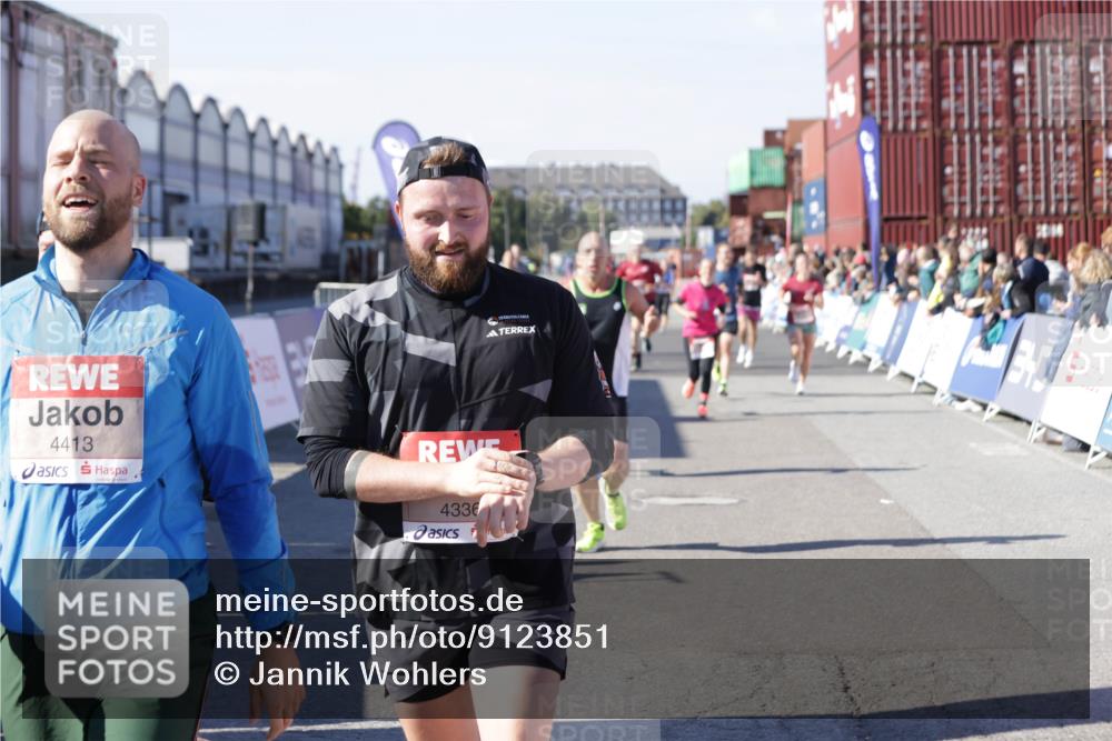 03.10.2025 - Köhlbrandbrückenlauf Jannik Wohlers http://msf.ph/oto/9123851 03.10.2025 13:05:52 Ziel 4066, 4133, 4290, 4296, 4327, 4328, 4332, 4335, 4336, 4413, 4467, 4564, 4599, 4643, 4761, 5676, 5764, 5964, 6214, 6305, 6533, 6631, 6642, 6720 meine-sportfotos.de