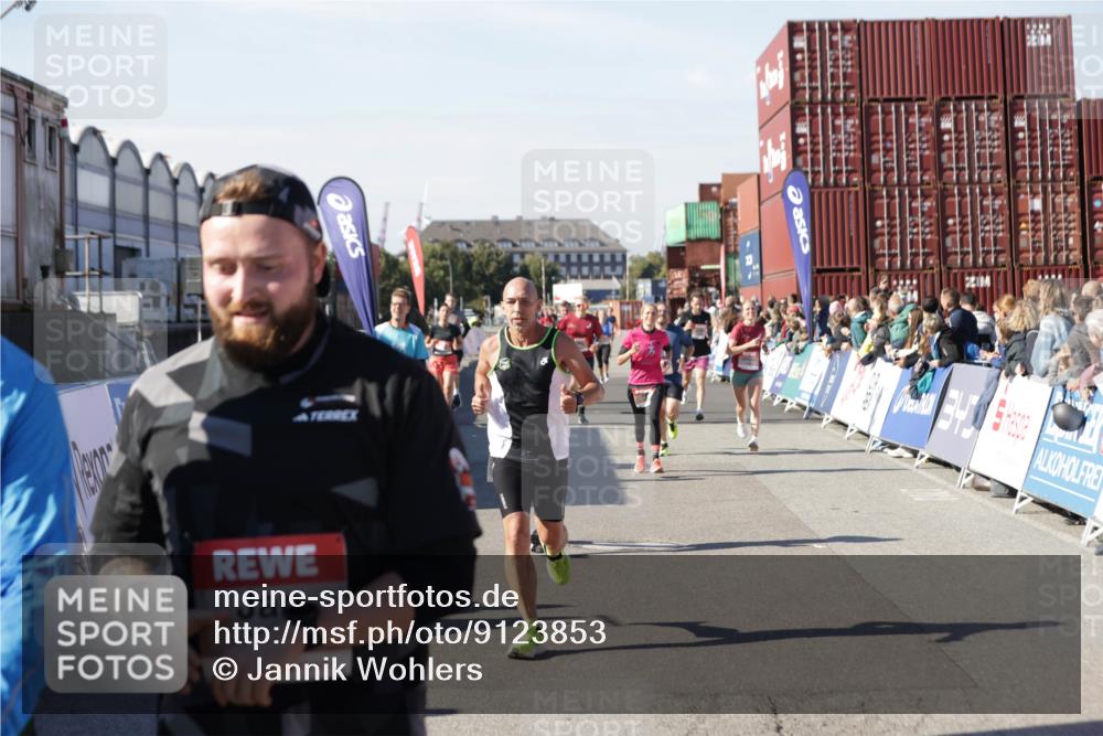 03.10.2025 - Köhlbrandbrückenlauf Jannik Wohlers http://msf.ph/oto/9123853 03.10.2025 13:05:53 Ziel 4066, 4133, 4290, 4302, 4327, 4328, 4335, 4336, 4413, 4467, 4564, 4599, 4643, 4761, 4954, 5764, 5964, 6158, 6214, 6305, 6533, 6631, 6642, 6720 meine-sportfotos.de