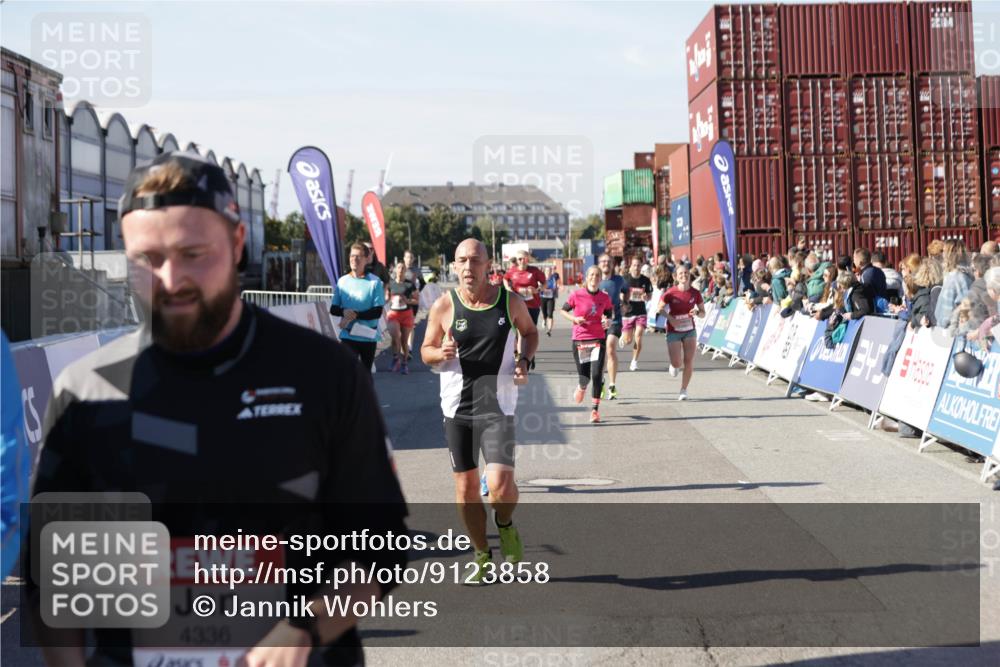 03.10.2025 - Köhlbrandbrückenlauf Jannik Wohlers http://msf.ph/oto/9123858 03.10.2025 13:05:53 Ziel 4066, 4133, 4290, 4302, 4327, 4328, 4335, 4336, 4413, 4467, 4564, 4599, 4643, 4761, 4954, 5764, 5964, 6158, 6214, 6305, 6533, 6631, 6642, 6720 meine-sportfotos.de
