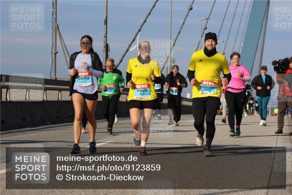 03.10.2025 - Köhlbrandbrückenlauf Strokosch-Dieckow http://msf.ph/oto/9123859 03.10.2025 10:02:48 Position 2 2297, 2875, 2872 meine-sportfotos.de