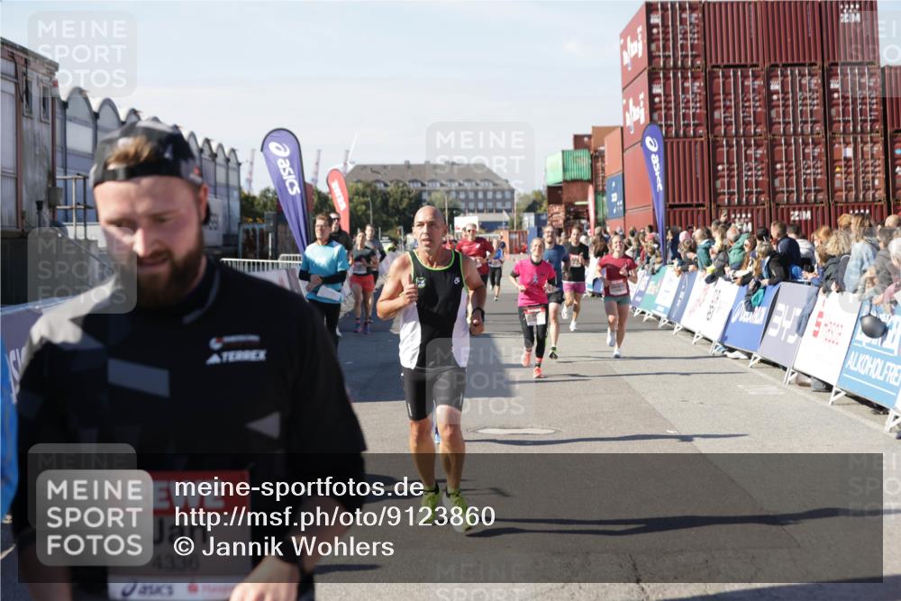 03.10.2025 - Köhlbrandbrückenlauf Jannik Wohlers http://msf.ph/oto/9123860 03.10.2025 13:05:53 Ziel 4066, 4133, 4290, 4302, 4327, 4328, 4335, 4336, 4413, 4467, 4564, 4599, 4643, 4761, 4954, 5764, 5964, 6158, 6214, 6305, 6533, 6631, 6642, 6720 meine-sportfotos.de
