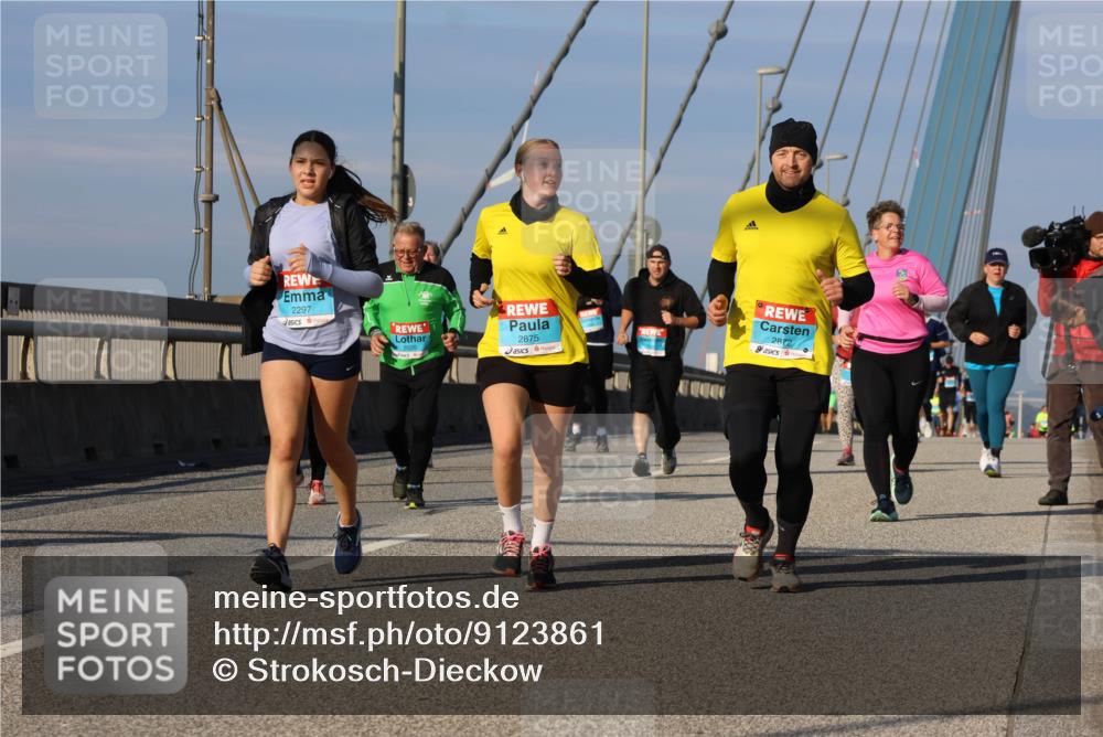 03.10.2025 - Köhlbrandbrückenlauf Strokosch-Dieckow http://msf.ph/oto/9123861 03.10.2025 10:02:48 Position 2 2297, 2875, 2872 meine-sportfotos.de