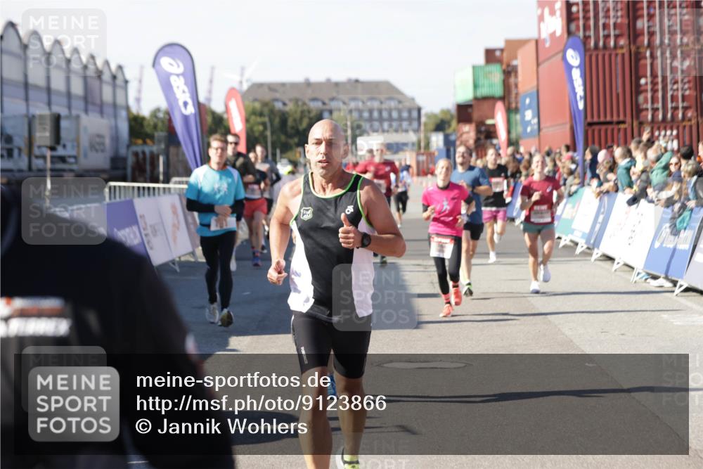 03.10.2025 - Köhlbrandbrückenlauf Jannik Wohlers http://msf.ph/oto/9123866 03.10.2025 13:05:53 Ziel 4066, 4133, 4290, 4302, 4327, 4328, 4335, 4336, 4413, 4467, 4564, 4599, 4643, 4761, 4954, 5764, 5964, 6158, 6214, 6305, 6533, 6631, 6642, 6720 meine-sportfotos.de