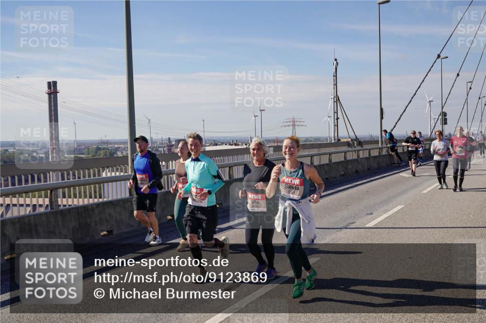 03.10.2025 - Köhlbrandbrückenlauf Michael Burmester http://msf.ph/oto/9123869 03.10.2025 13:06:42 Position 2 5835, 5831 meine-sportfotos.de