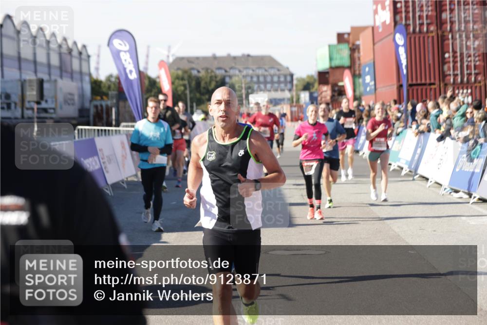 03.10.2025 - Köhlbrandbrückenlauf Jannik Wohlers http://msf.ph/oto/9123871 03.10.2025 13:05:53 Ziel 4066, 4133, 4290, 4302, 4327, 4328, 4335, 4336, 4413, 4467, 4564, 4599, 4643, 4761, 4954, 5764, 5964, 6158, 6214, 6305, 6533, 6631, 6642, 6720 meine-sportfotos.de