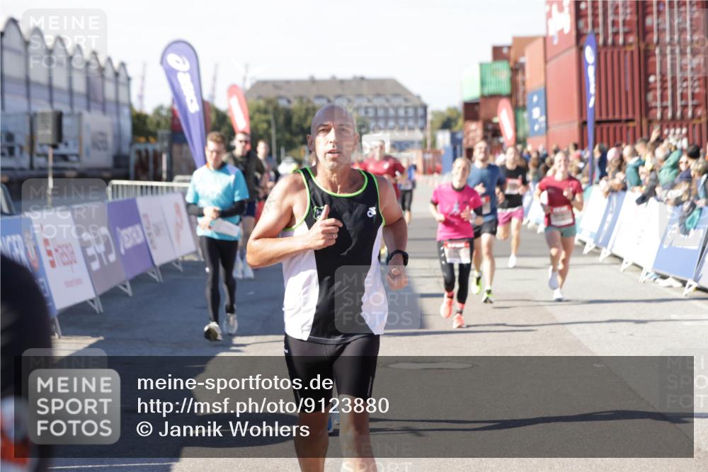 03.10.2025 - Köhlbrandbrückenlauf Jannik Wohlers http://msf.ph/oto/9123880 03.10.2025 13:05:54 Ziel 4066, 4133, 4290, 4302, 4327, 4328, 4335, 4336, 4413, 4467, 4564, 4599, 4643, 4761, 4954, 5764, 5964, 6158, 6214, 6305, 6533, 6631, 6642, 6720 meine-sportfotos.de