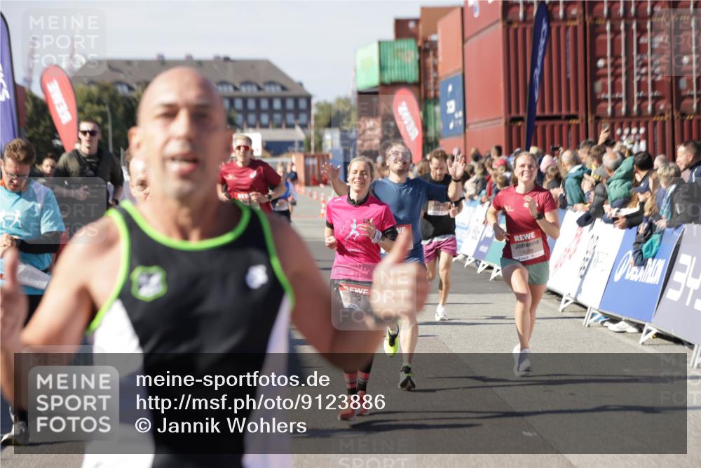03.10.2025 - Köhlbrandbrückenlauf Jannik Wohlers http://msf.ph/oto/9123886 03.10.2025 13:05:54 Ziel 4066, 4133, 4290, 4302, 4327, 4328, 4335, 4336, 4413, 4467, 4564, 4599, 4643, 4761, 4954, 5764, 5964, 6158, 6214, 6305, 6533, 6631, 6642, 6720 meine-sportfotos.de