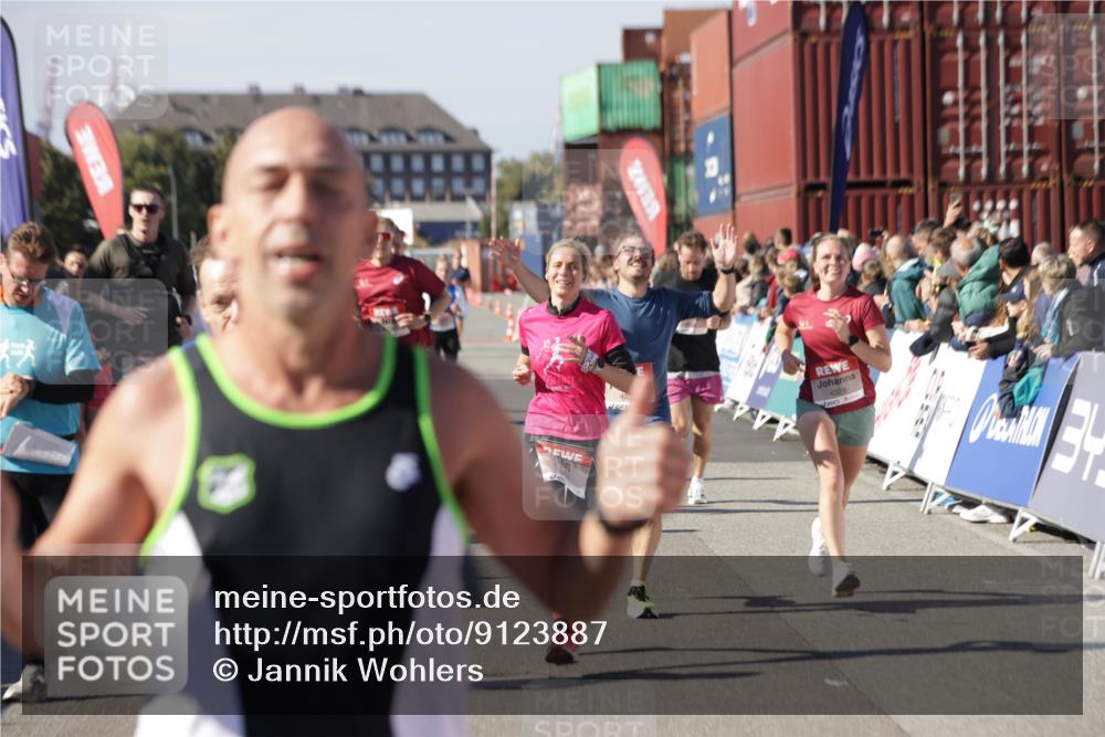 03.10.2025 - Köhlbrandbrückenlauf Jannik Wohlers http://msf.ph/oto/9123887 03.10.2025 13:05:54 Ziel 4066, 4133, 4290, 4302, 4327, 4328, 4335, 4336, 4413, 4467, 4564, 4599, 4643, 4761, 4954, 5764, 5964, 6158, 6214, 6305, 6533, 6631, 6642, 6720 meine-sportfotos.de