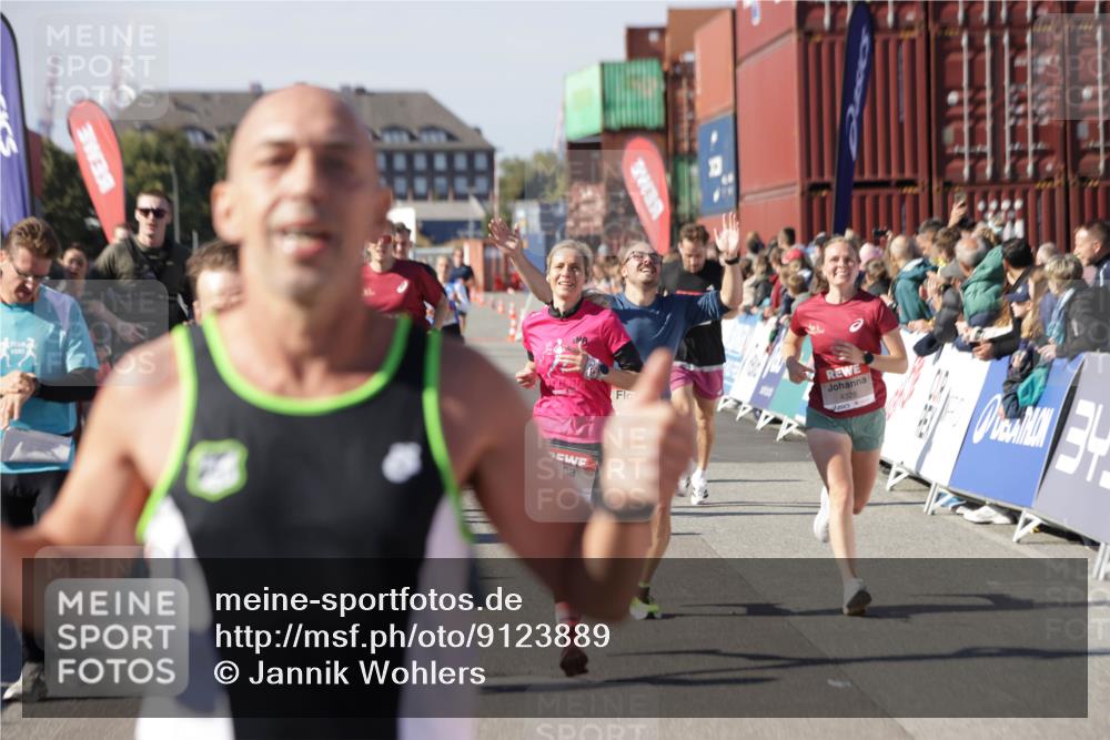 03.10.2025 - Köhlbrandbrückenlauf Jannik Wohlers http://msf.ph/oto/9123889 03.10.2025 13:05:54 Ziel 4066, 4133, 4290, 4302, 4327, 4328, 4335, 4336, 4413, 4467, 4564, 4599, 4643, 4761, 4954, 5764, 5964, 6158, 6214, 6305, 6533, 6631, 6642, 6720 meine-sportfotos.de