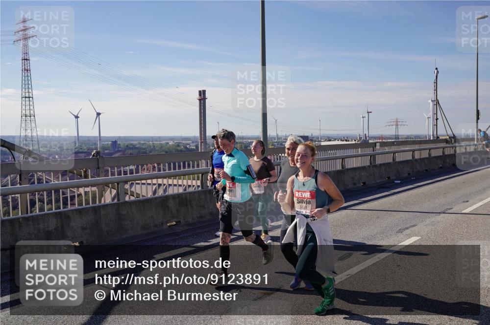 03.10.2025 - Köhlbrandbrückenlauf Michael Burmester http://msf.ph/oto/9123891 03.10.2025 13:06:43 Position 2 5831 meine-sportfotos.de