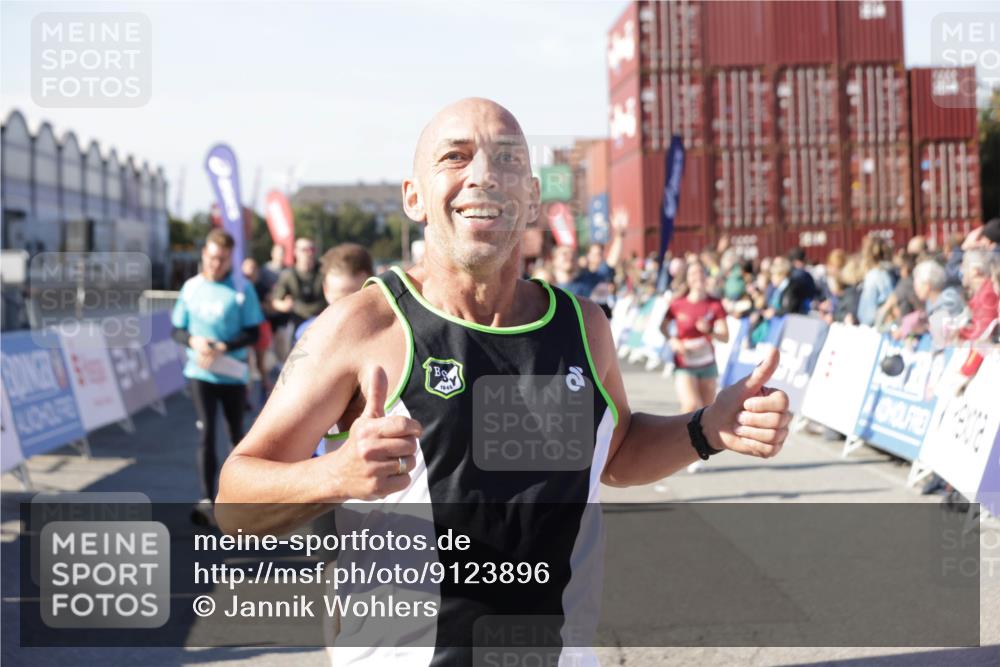 03.10.2025 - Köhlbrandbrückenlauf Jannik Wohlers http://msf.ph/oto/9123896 03.10.2025 13:05:55 Ziel 4066, 4133, 4290, 4302, 4327, 4328, 4335, 4336, 4413, 4467, 4564, 4599, 4643, 4761, 4954, 5096, 5764, 5964, 6158, 6214, 6305, 6533, 6631, 6642, 6720 meine-sportfotos.de
