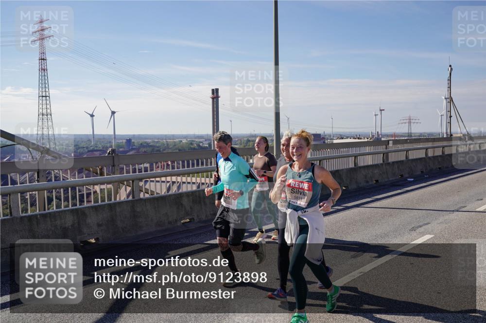 03.10.2025 - Köhlbrandbrückenlauf Michael Burmester http://msf.ph/oto/9123898 03.10.2025 13:06:43 Position 2 5831, 583 meine-sportfotos.de