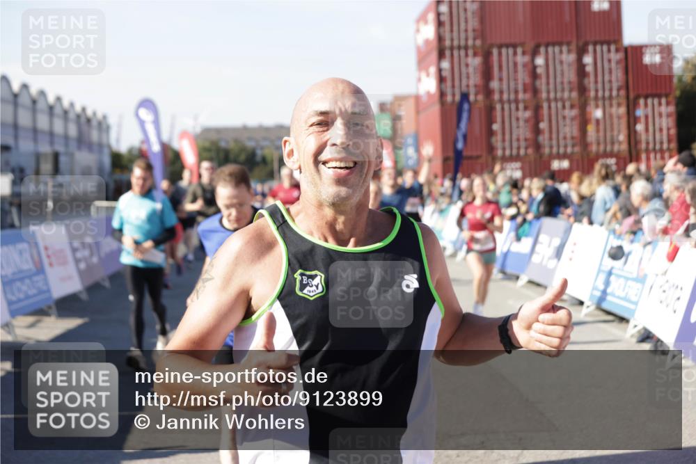 03.10.2025 - Köhlbrandbrückenlauf Jannik Wohlers http://msf.ph/oto/9123899 03.10.2025 13:05:55 Ziel 4066, 4133, 4290, 4302, 4327, 4328, 4335, 4336, 4413, 4467, 4564, 4599, 4643, 4761, 4954, 5096, 5764, 5964, 6158, 6214, 6305, 6533, 6631, 6642, 6720 meine-sportfotos.de