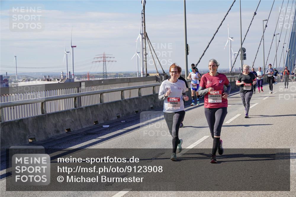 03.10.2025 - Köhlbrandbrückenlauf Michael Burmester http://msf.ph/oto/9123908 03.10.2025 13:06:45 Position 2 5228, 5230 meine-sportfotos.de