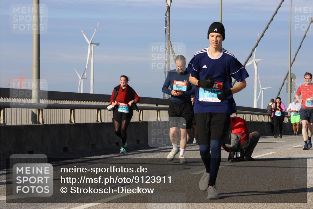 03.10.2025 - Köhlbrandbrückenlauf Strokosch-Dieckow http://msf.ph/oto/9123911 03.10.2025 10:03:06 Position 2 2596 meine-sportfotos.de