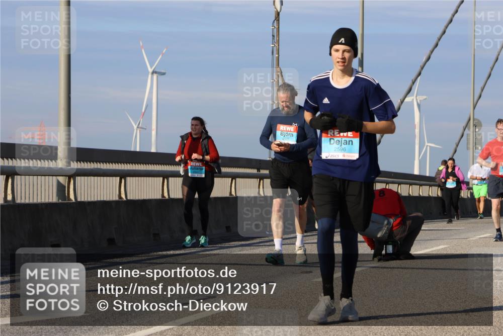 03.10.2025 - Köhlbrandbrückenlauf Strokosch-Dieckow http://msf.ph/oto/9123917 03.10.2025 10:03:06 Position 2 2596 meine-sportfotos.de
