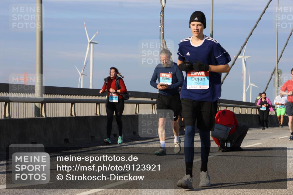 03.10.2025 - Köhlbrandbrückenlauf Strokosch-Dieckow http://msf.ph/oto/9123921 03.10.2025 10:03:06 Position 2 2596 meine-sportfotos.de