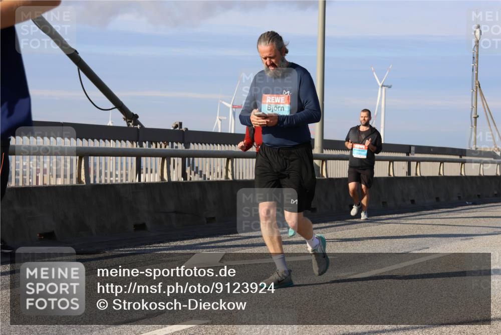 03.10.2025 - Köhlbrandbrückenlauf Strokosch-Dieckow http://msf.ph/oto/9123924 03.10.2025 10:03:11 Position 2  meine-sportfotos.de