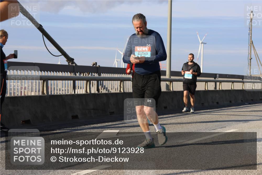 03.10.2025 - Köhlbrandbrückenlauf Strokosch-Dieckow http://msf.ph/oto/9123928 03.10.2025 10:03:11 Position 2  meine-sportfotos.de