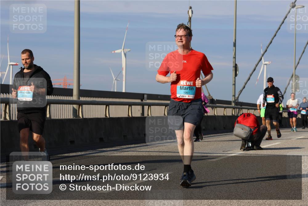 03.10.2025 - Köhlbrandbrückenlauf Strokosch-Dieckow http://msf.ph/oto/9123934 03.10.2025 10:03:13 Position 2 2390, 1961 meine-sportfotos.de
