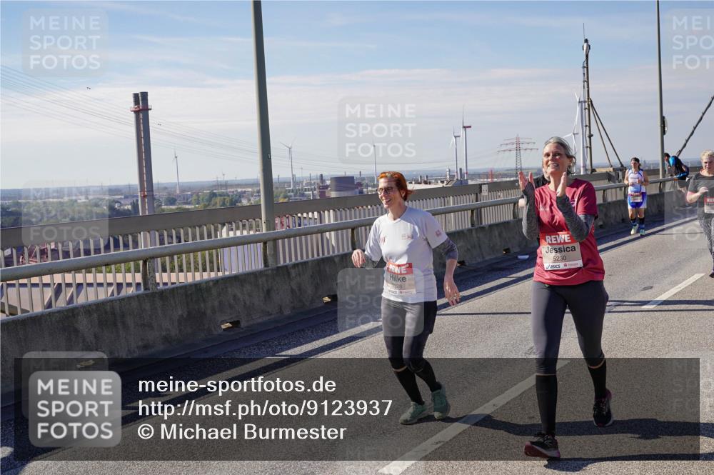 03.10.2025 - Köhlbrandbrückenlauf Michael Burmester http://msf.ph/oto/9123937 03.10.2025 13:06:47 Position 2 5228, 5230 meine-sportfotos.de