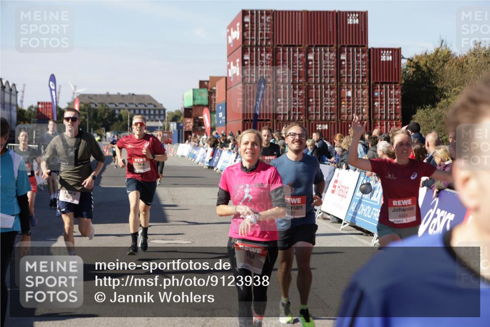 03.10.2025 - Köhlbrandbrückenlauf Jannik Wohlers http://msf.ph/oto/9123938 03.10.2025 13:05:57 Ziel 4066, 4290, 4302, 4327, 4328, 4335, 4336, 4413, 4467, 4599, 4643, 4761, 4954, 5096, 5764, 6158, 6214, 6305, 6510, 6533, 6631, 6642, 6720 meine-sportfotos.de