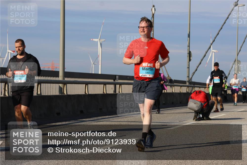 03.10.2025 - Köhlbrandbrückenlauf Strokosch-Dieckow http://msf.ph/oto/9123939 03.10.2025 10:03:13 Position 2 2390, 1961 meine-sportfotos.de