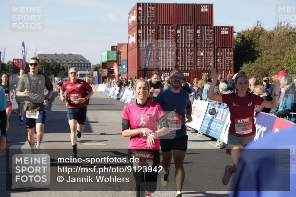 03.10.2025 - Köhlbrandbrückenlauf Jannik Wohlers http://msf.ph/oto/9123942 03.10.2025 13:05:57 Ziel 4066, 4290, 4302, 4327, 4328, 4335, 4336, 4413, 4467, 4599, 4643, 4761, 4954, 5096, 5764, 6158, 6214, 6305, 6510, 6533, 6631, 6642, 6720 meine-sportfotos.de