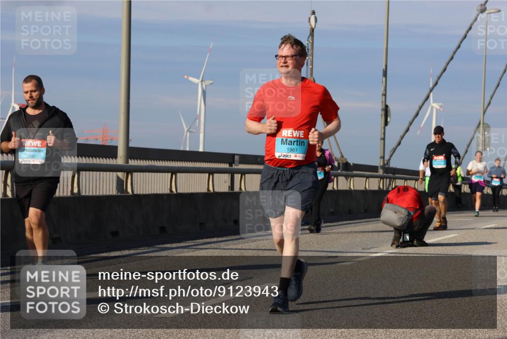 03.10.2025 - Köhlbrandbrückenlauf Strokosch-Dieckow http://msf.ph/oto/9123943 03.10.2025 10:03:13 Position 2 2390, 1961 meine-sportfotos.de