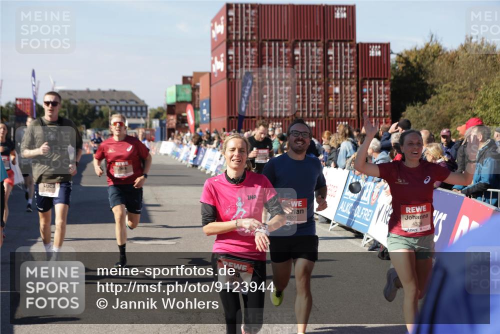 03.10.2025 - Köhlbrandbrückenlauf Jannik Wohlers http://msf.ph/oto/9123944 03.10.2025 13:05:57 Ziel 4066, 4290, 4302, 4327, 4328, 4335, 4336, 4413, 4467, 4599, 4643, 4761, 4954, 5096, 5764, 6158, 6214, 6305, 6510, 6533, 6631, 6642, 6720 meine-sportfotos.de