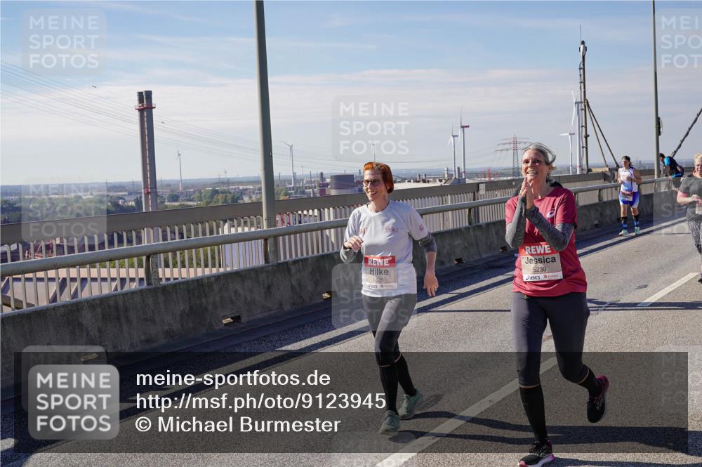 03.10.2025 - Köhlbrandbrückenlauf Michael Burmester http://msf.ph/oto/9123945 03.10.2025 13:06:47 Position 2 5228, 5230 meine-sportfotos.de