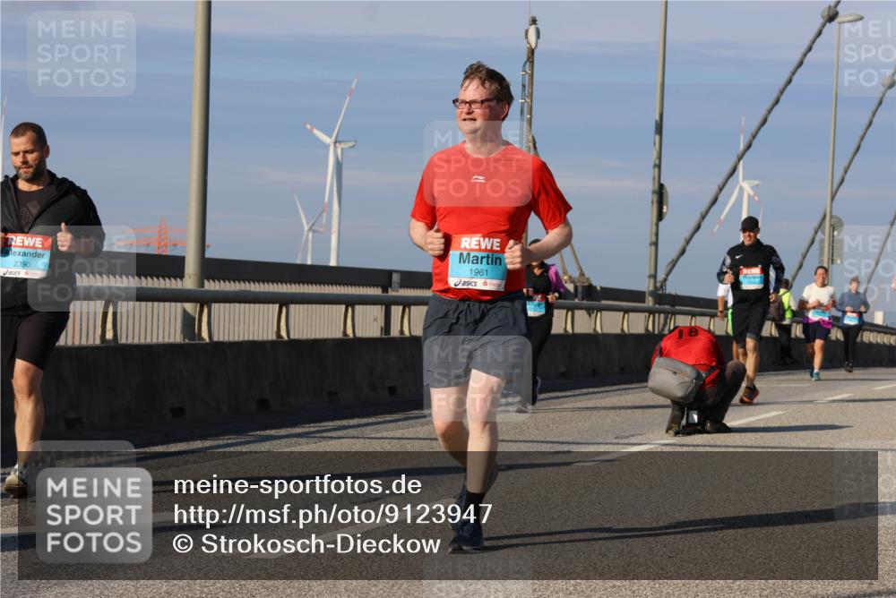 03.10.2025 - Köhlbrandbrückenlauf Strokosch-Dieckow http://msf.ph/oto/9123947 03.10.2025 10:03:13 Position 2 2390, 1961 meine-sportfotos.de