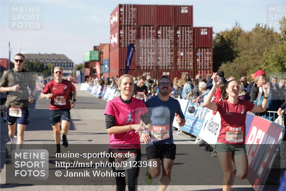 03.10.2025 - Köhlbrandbrückenlauf Jannik Wohlers http://msf.ph/oto/9123948 03.10.2025 13:05:57 Ziel 4066, 4290, 4302, 4327, 4328, 4335, 4336, 4413, 4467, 4599, 4643, 4761, 4954, 5096, 5764, 6158, 6214, 6305, 6510, 6533, 6631, 6642, 6720 meine-sportfotos.de