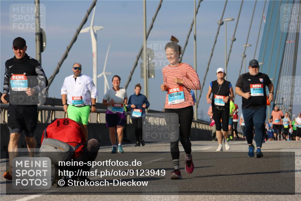 03.10.2025 - Köhlbrandbrückenlauf Strokosch-Dieckow http://msf.ph/oto/9123949 03.10.2025 10:03:15 Position 2 2569, 18, 2568, 2475 meine-sportfotos.de