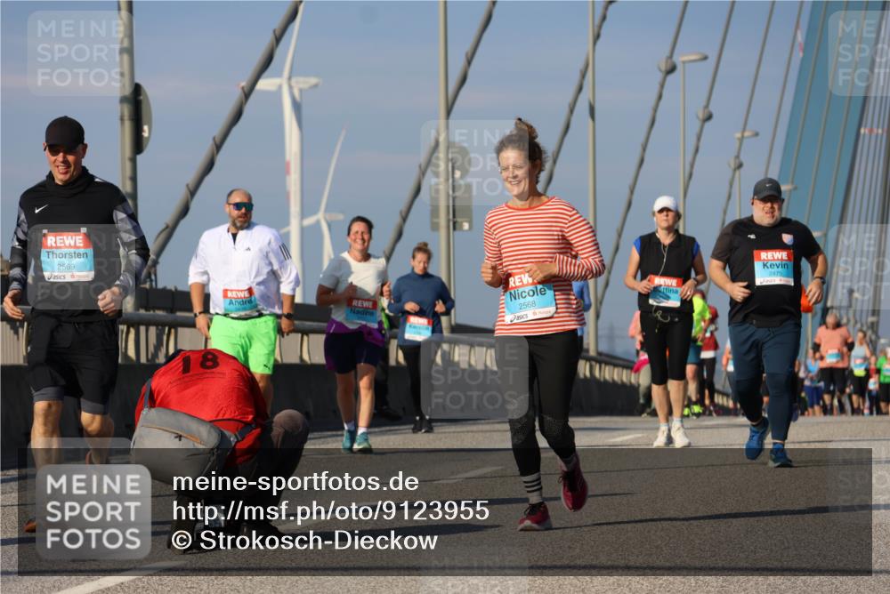 03.10.2025 - Köhlbrandbrückenlauf Strokosch-Dieckow http://msf.ph/oto/9123955 03.10.2025 10:03:15 Position 2 2569, 18, 2568, 2475 meine-sportfotos.de