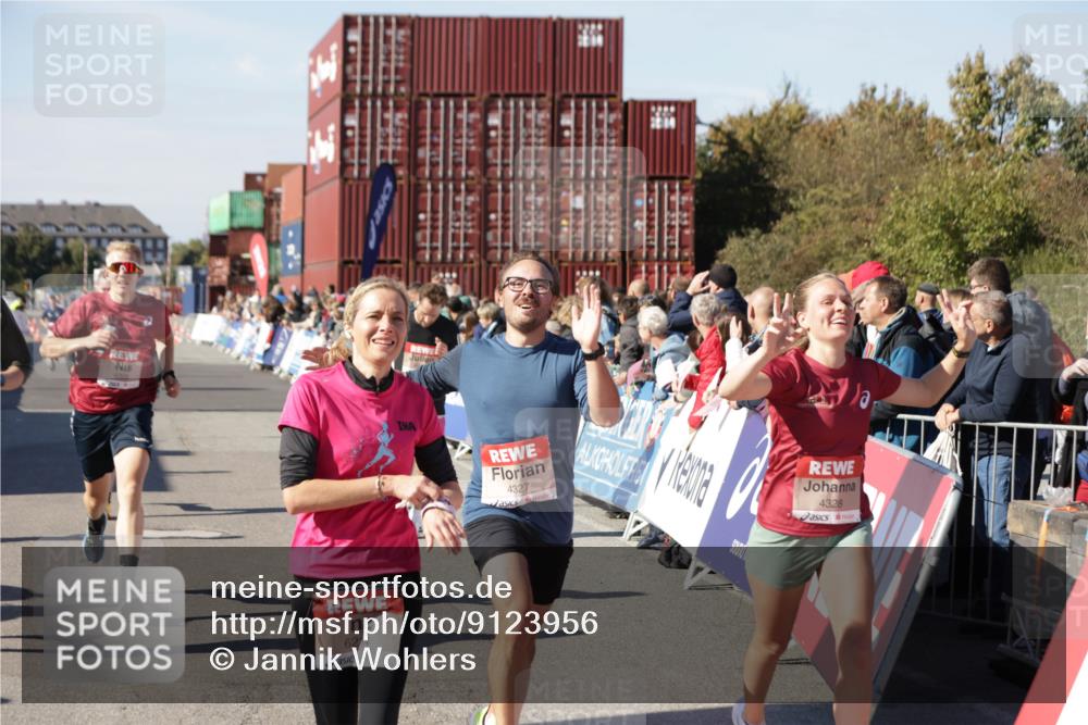 03.10.2025 - Köhlbrandbrückenlauf Jannik Wohlers http://msf.ph/oto/9123956 03.10.2025 13:05:58 Ziel 4066, 4290, 4302, 4327, 4328, 4335, 4336, 4413, 4643, 4761, 4954, 5096, 5764, 6158, 6214, 6305, 6510, 6533, 6631, 6642, 6720 meine-sportfotos.de