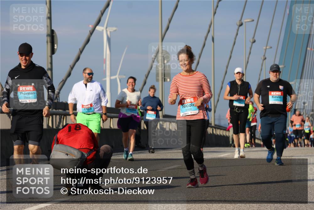 03.10.2025 - Köhlbrandbrückenlauf Strokosch-Dieckow http://msf.ph/oto/9123957 03.10.2025 10:03:15 Position 2 2569, 8, 2568, 2475 meine-sportfotos.de