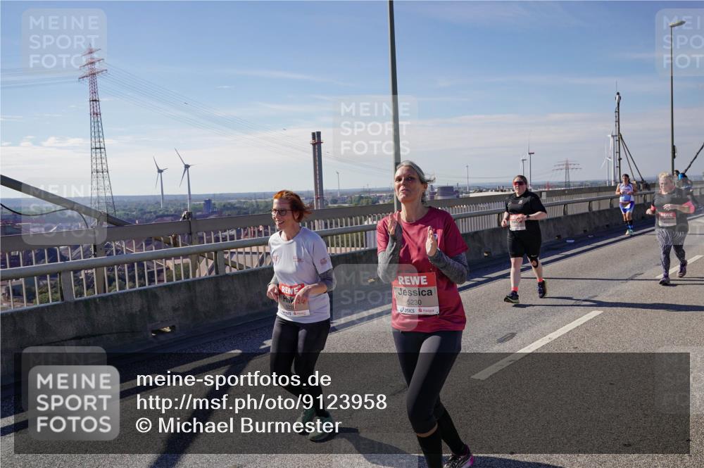 03.10.2025 - Köhlbrandbrückenlauf Michael Burmester http://msf.ph/oto/9123958 03.10.2025 13:06:48 Position 2 5230 meine-sportfotos.de