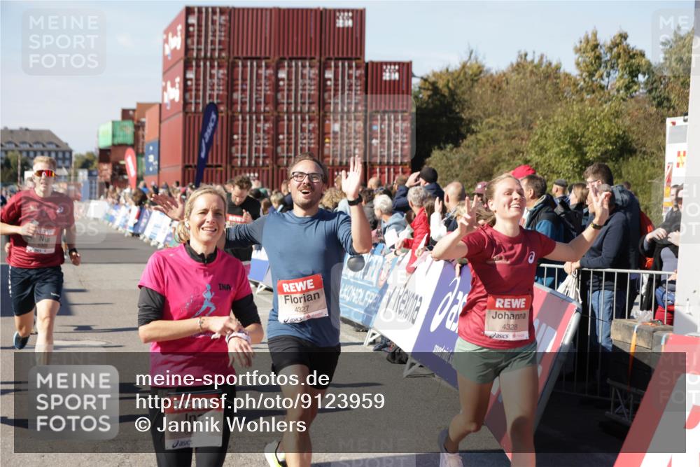 03.10.2025 - Köhlbrandbrückenlauf Jannik Wohlers http://msf.ph/oto/9123959 03.10.2025 13:05:58 Ziel 4066, 4290, 4302, 4327, 4328, 4335, 4336, 4413, 4643, 4761, 4954, 5096, 5764, 6158, 6214, 6305, 6510, 6533, 6631, 6642, 6720 meine-sportfotos.de