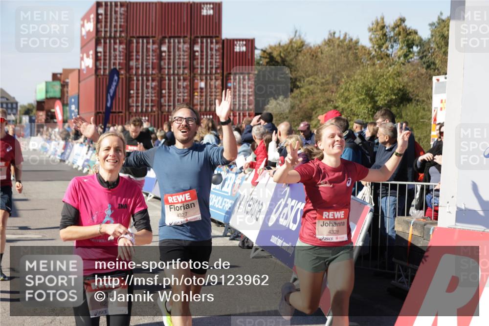 03.10.2025 - Köhlbrandbrückenlauf Jannik Wohlers http://msf.ph/oto/9123962 03.10.2025 13:05:58 Ziel 4066, 4290, 4302, 4327, 4328, 4335, 4336, 4413, 4643, 4761, 4954, 5096, 5764, 6158, 6214, 6305, 6510, 6533, 6631, 6642, 6720 meine-sportfotos.de