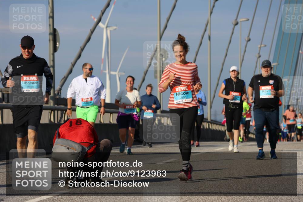 03.10.2025 - Köhlbrandbrückenlauf Strokosch-Dieckow http://msf.ph/oto/9123963 03.10.2025 10:03:15 Position 2 2569, 8, 2568 meine-sportfotos.de