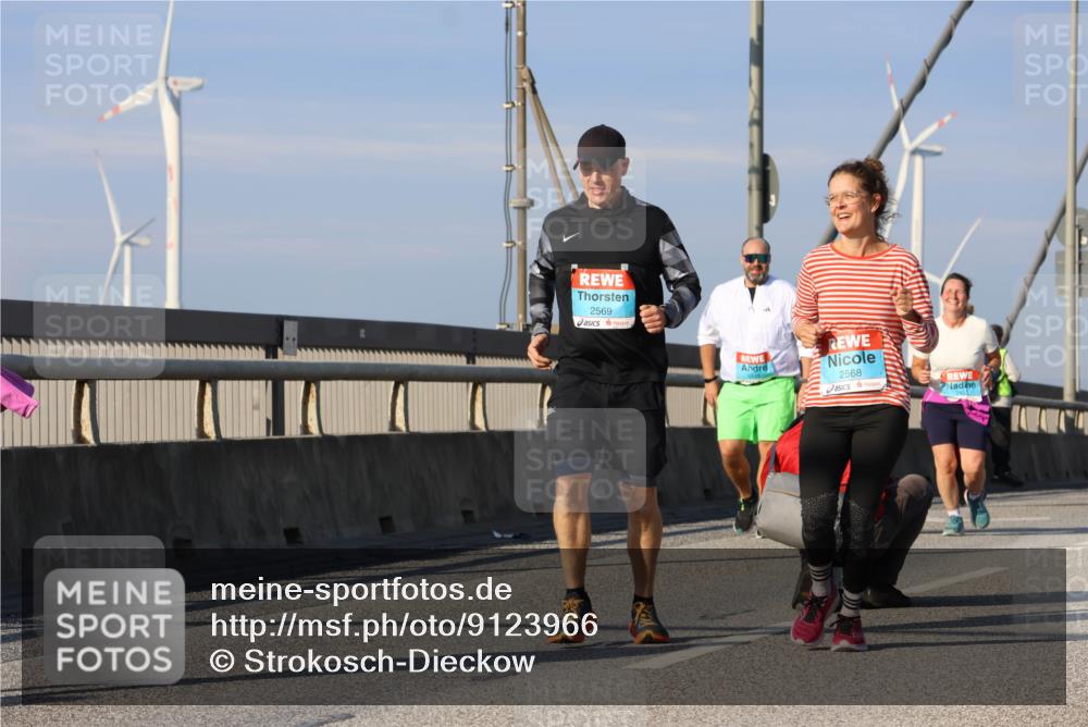03.10.2025 - Köhlbrandbrückenlauf Strokosch-Dieckow http://msf.ph/oto/9123966 03.10.2025 10:03:17 Position 2 2569, 2568 meine-sportfotos.de