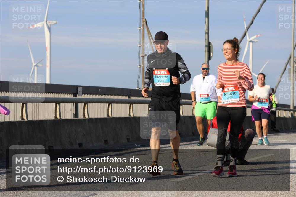 03.10.2025 - Köhlbrandbrückenlauf Strokosch-Dieckow http://msf.ph/oto/9123969 03.10.2025 10:03:17 Position 2 2569, 2568 meine-sportfotos.de