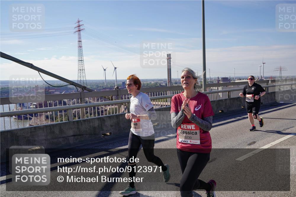 03.10.2025 - Köhlbrandbrückenlauf Michael Burmester http://msf.ph/oto/9123971 03.10.2025 13:06:49 Position 2 228, 5230 meine-sportfotos.de