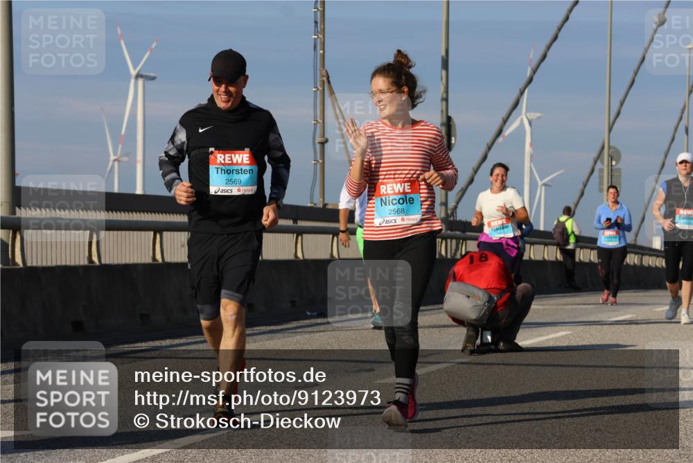 03.10.2025 - Köhlbrandbrückenlauf Strokosch-Dieckow http://msf.ph/oto/9123973 03.10.2025 10:03:19 Position 2 2569, 2568, 18 meine-sportfotos.de