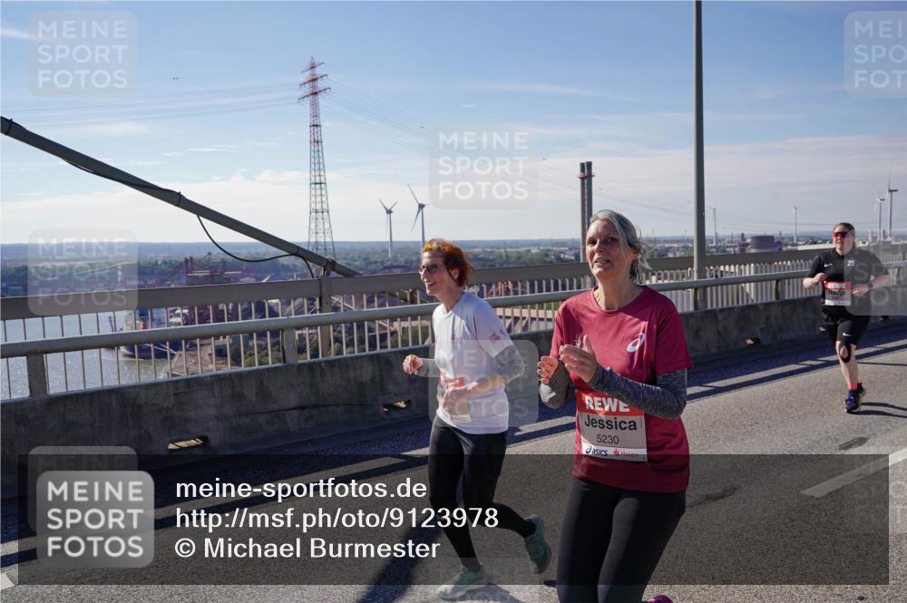 03.10.2025 - Köhlbrandbrückenlauf Michael Burmester http://msf.ph/oto/9123978 03.10.2025 13:06:49 Position 2 5230, 25 meine-sportfotos.de