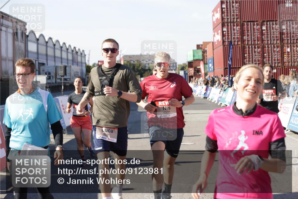 03.10.2025 - Köhlbrandbrückenlauf Jannik Wohlers http://msf.ph/oto/9123981 03.10.2025 13:05:58 Ziel 4066, 4290, 4302, 4327, 4328, 4335, 4336, 4413, 4643, 4761, 4954, 5096, 5764, 6158, 6214, 6305, 6510, 6533, 6631, 6642, 6720 meine-sportfotos.de