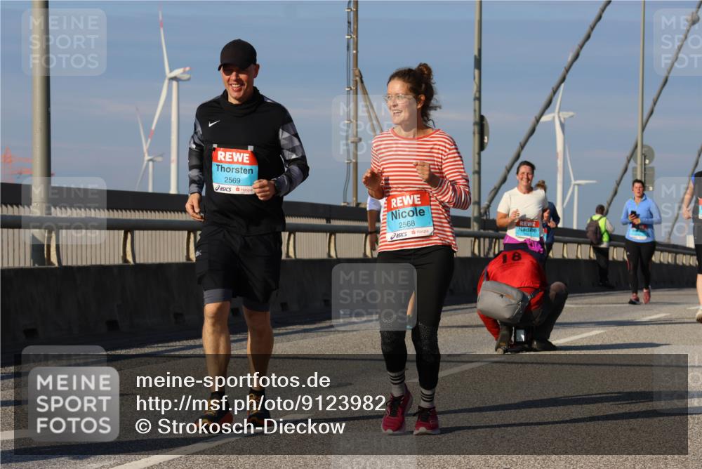 03.10.2025 - Köhlbrandbrückenlauf Strokosch-Dieckow http://msf.ph/oto/9123982 03.10.2025 10:03:19 Position 2 2569, 2568, 18 meine-sportfotos.de