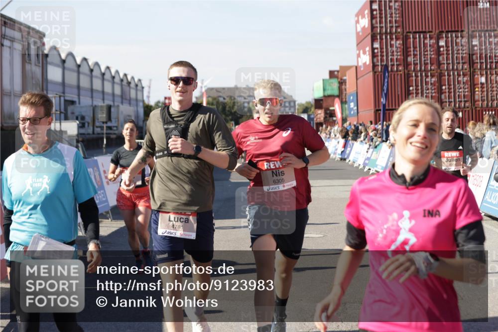 03.10.2025 - Köhlbrandbrückenlauf Jannik Wohlers http://msf.ph/oto/9123983 03.10.2025 13:05:59 Ziel 4066, 4290, 4302, 4327, 4328, 4335, 4336, 4413, 4643, 4761, 4954, 5096, 5764, 6158, 6214, 6305, 6510, 6533, 6642, 6720 meine-sportfotos.de
