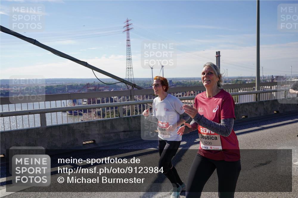 03.10.2025 - Köhlbrandbrückenlauf Michael Burmester http://msf.ph/oto/9123984 03.10.2025 13:06:49 Position 2 5228, 5230 meine-sportfotos.de